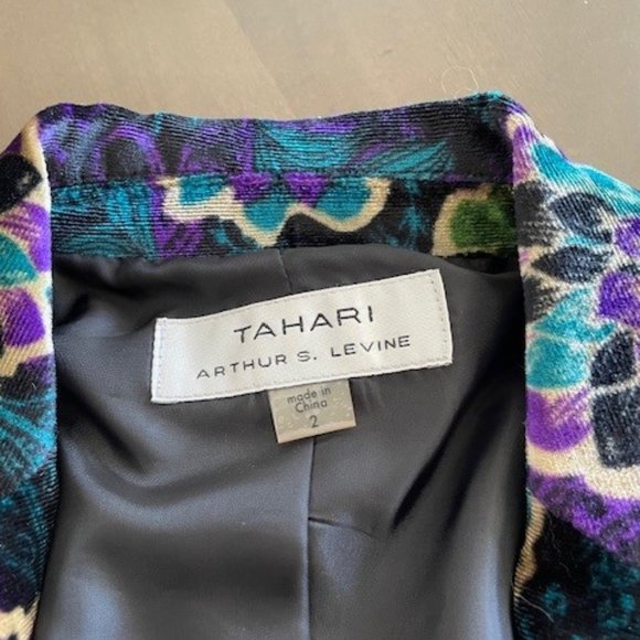 NWOT.  Velvet never worn Tahari Arthur S. Levine blazer/jacket.  XS - Picture 6 of 6